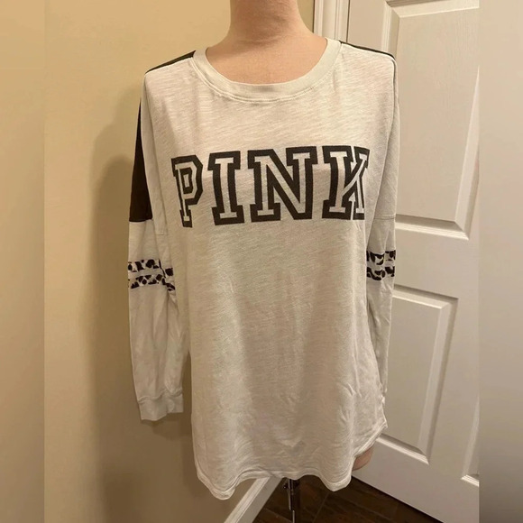 Victoria’s Secret PINK White Brown Leopard Sleeve Long Sleeve Tee Size Small - Picture 2 of 7